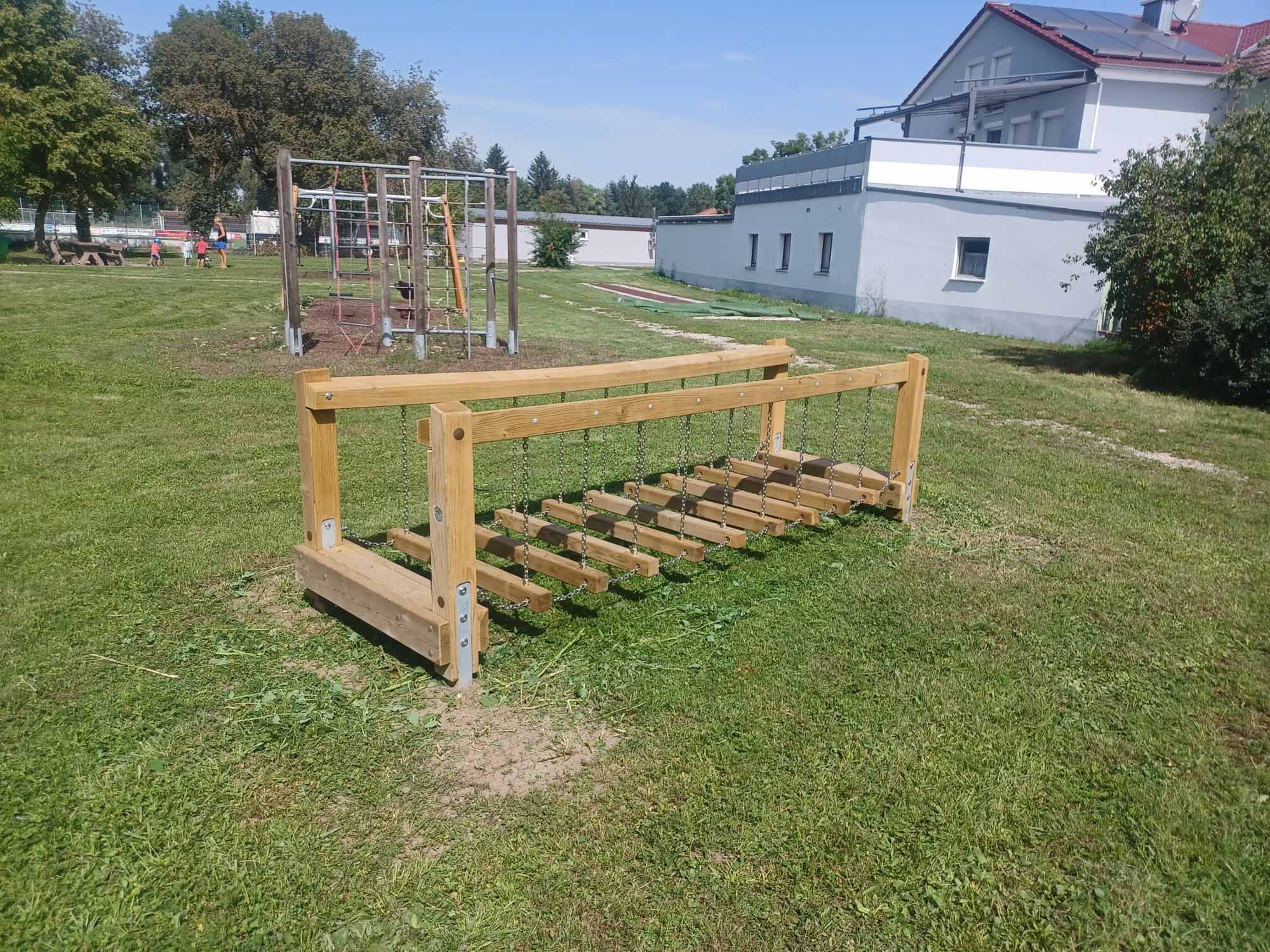 Neue Spielgeräte für den Spielplatz