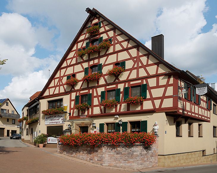 Gasthaus "Zur Krone"- Unterkünfte in der Altmühl-Mönchswald-Region